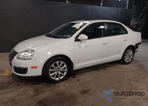 2010 Volkswagen Jetta Limited Edition z USA, uszkodzony, nr VIN 3VWRZ7AJ0AM162980